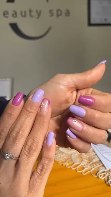 Trabajo de manicura en Cristal Beauty Spa